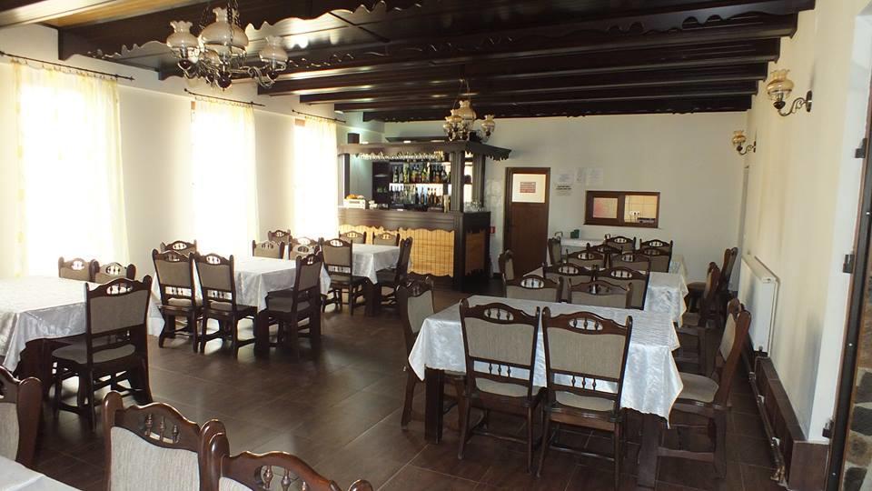 Pensiune Restaurant La Pogace Sapinta Exterior photo