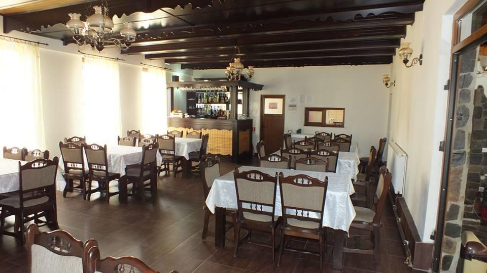 Pensiune Restaurant La Pogace Sapinta Exterior photo